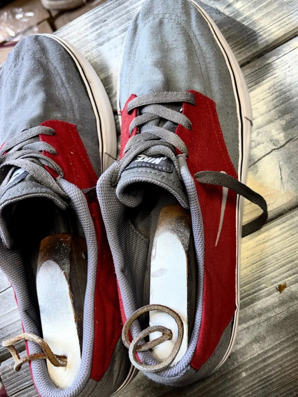 Nike Men’s Low-Top Canvas Sneakers — Gray and Red size 11.5